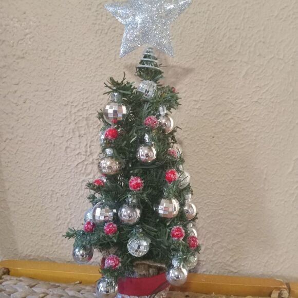 16" Predecorated Prelit Artificial Xmas Tree. Silver glass/mirror ornaments. - Picture 2 of 8
